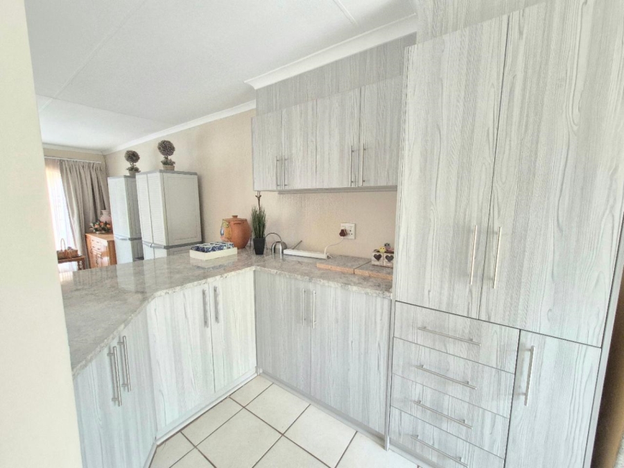 2 Bedroom Property for Sale in Heuwelsig Free State